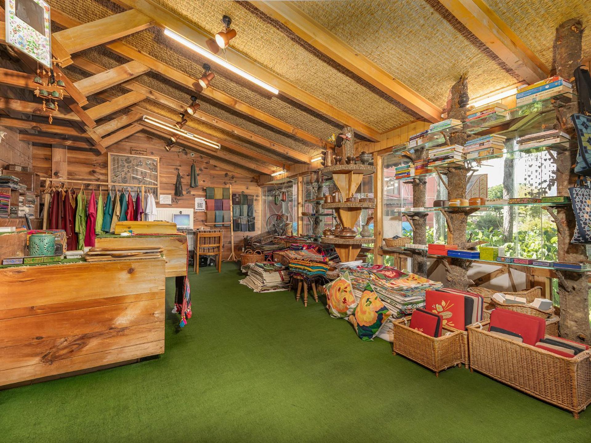 (100 m²), 1 Schlafzimmer und 1 eigene Badezimmer in Pahalgām Exterior foto