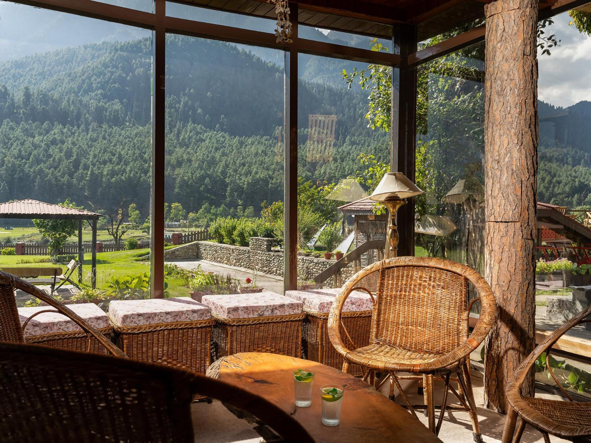 (100 m²), 1 Schlafzimmer und 1 eigene Badezimmer in Pahalgām Exterior foto